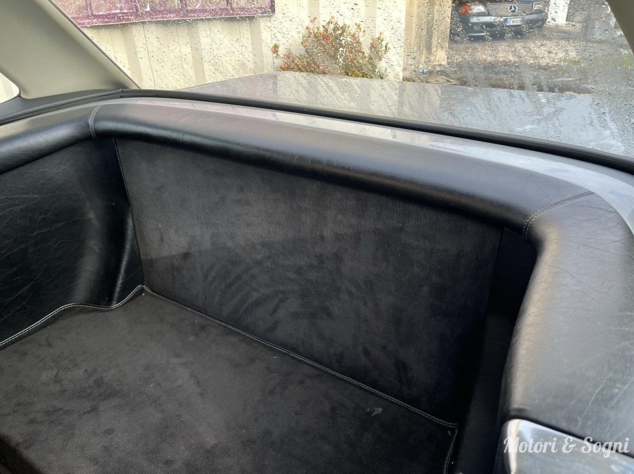 Mercedes 300 SL (R107) CONSERVATA
