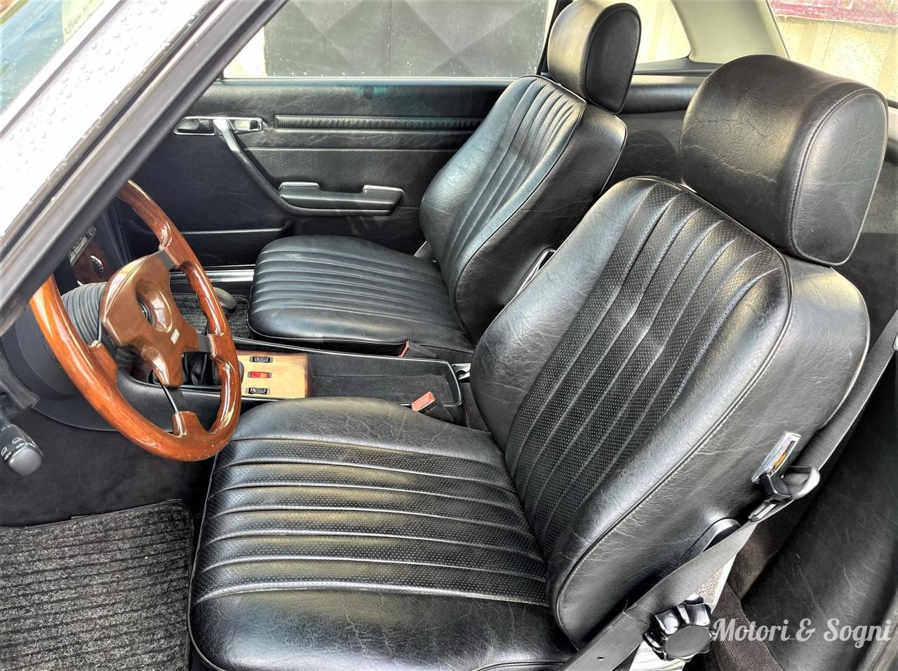Mercedes 300 SL (R107) CONSERVATA