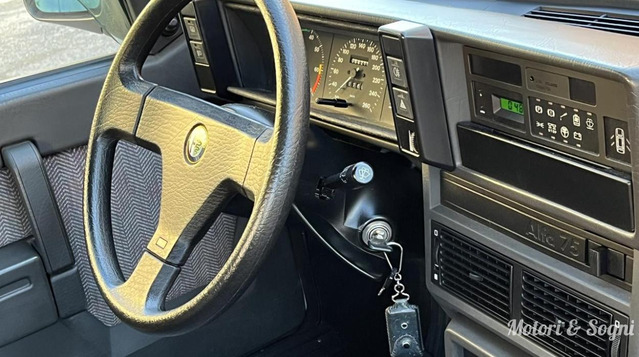 Alfa Romeo 75 2.0 Twin Spark - UNIPRO'