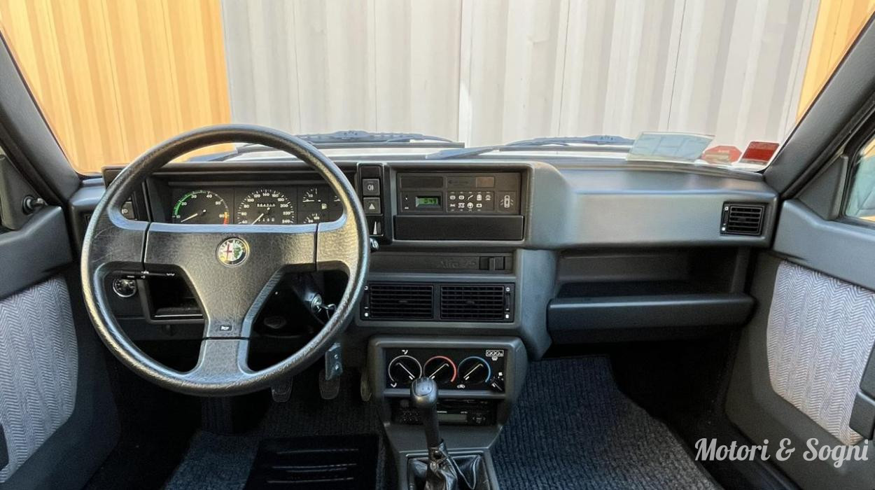 Alfa Romeo 75 2.0 Twin Spark - UNIPRO'