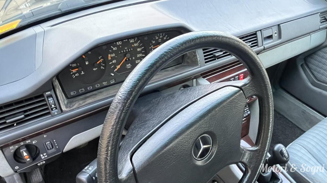 Mercedes 200CE